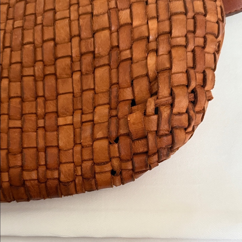 Vilenca Woven Tan Leather Crossbody Bag - Picture 6 of 8